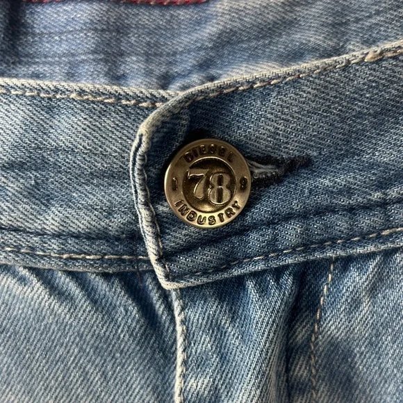 Diesel Men's Faded Blue Straight Jeans - Picture 4 of 12